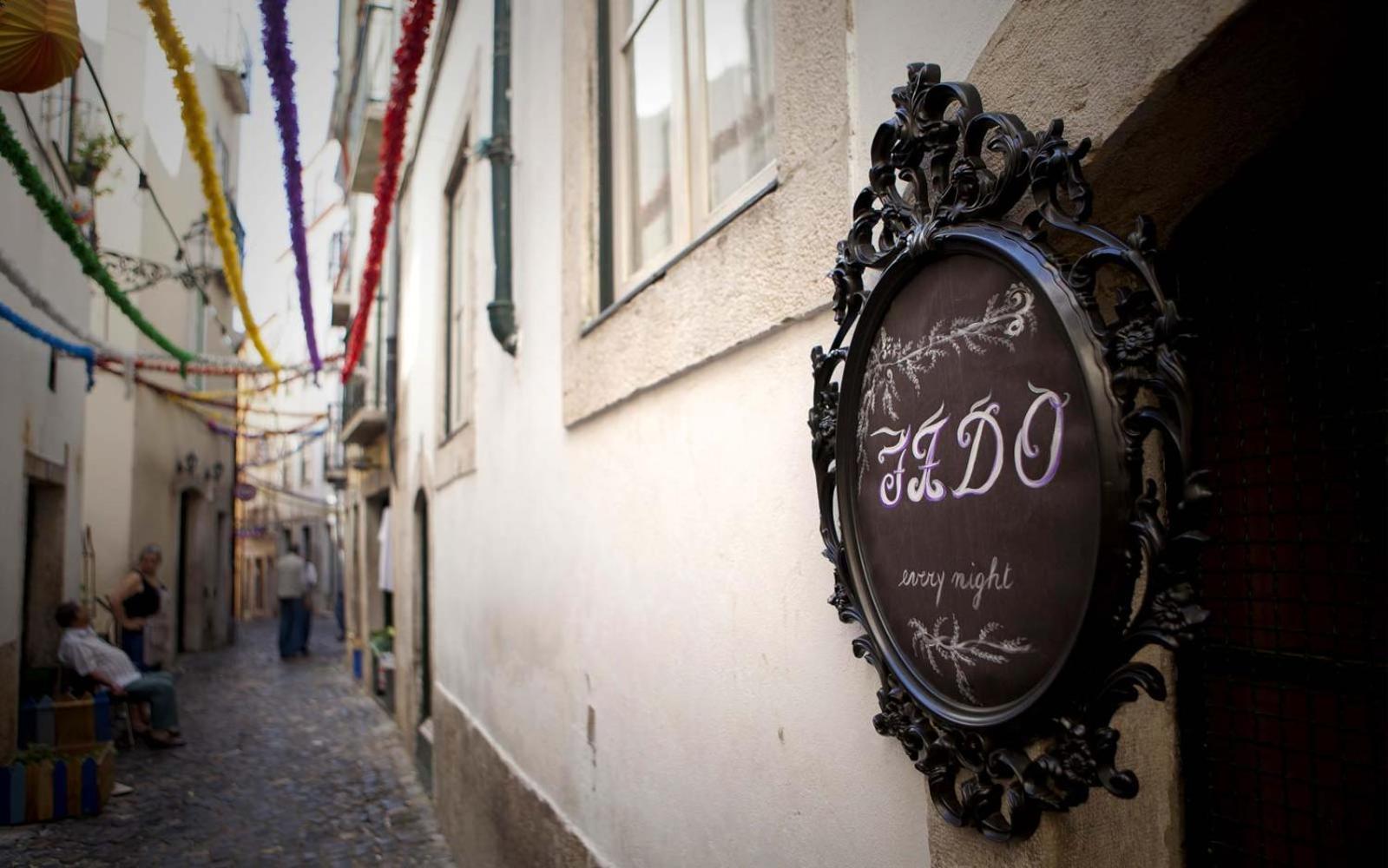 Appartamento Alfama Chic Penabuquel Lisbona Esterno foto